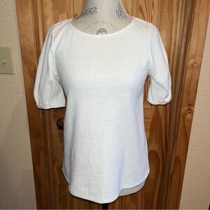 Green Envelope Women’s Textured White Top Size Medium